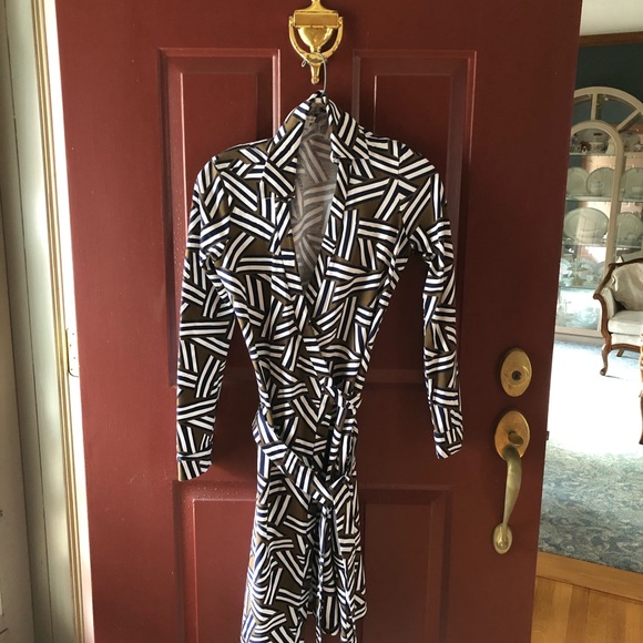 DVF Wrap dress - blue brown and white -NWOT - Picture 2 of 7